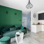 Lumina Lovely 2-room With Balcony 우치