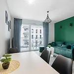 Lumina Lovely 2-room With Balcony * 우치