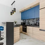 Lumina Lovely 2-room With Balcony 아파트