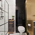 Lumina Lovely 2-room With Balcony 아파트 우치