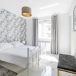 Lumina Lovely 2-room With Balcony 우치