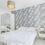 아파트 Lumina Lovely 2-room With Balcony *